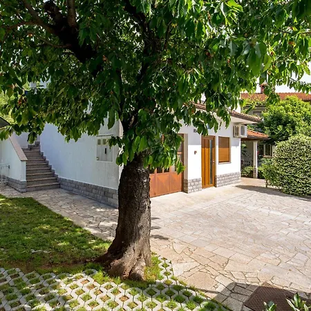2 Bedroom Beautiful In * Rukavac (Primorje-Gorski Kotar)